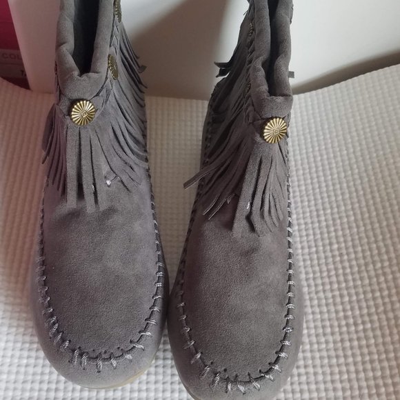 Gray Fringe Boot Mocasin - Picture 2 of 8